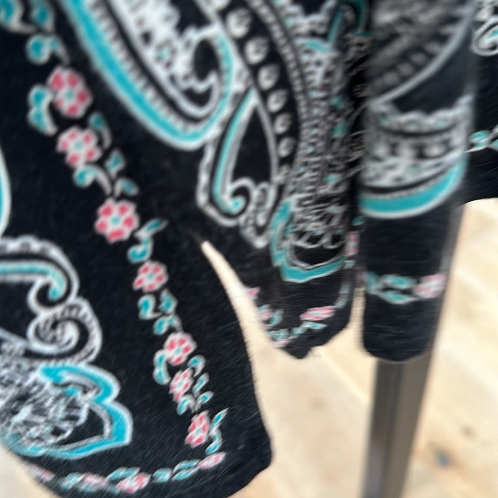 Rose and Olive Colorful Top. 1X - Picture 3 of 4